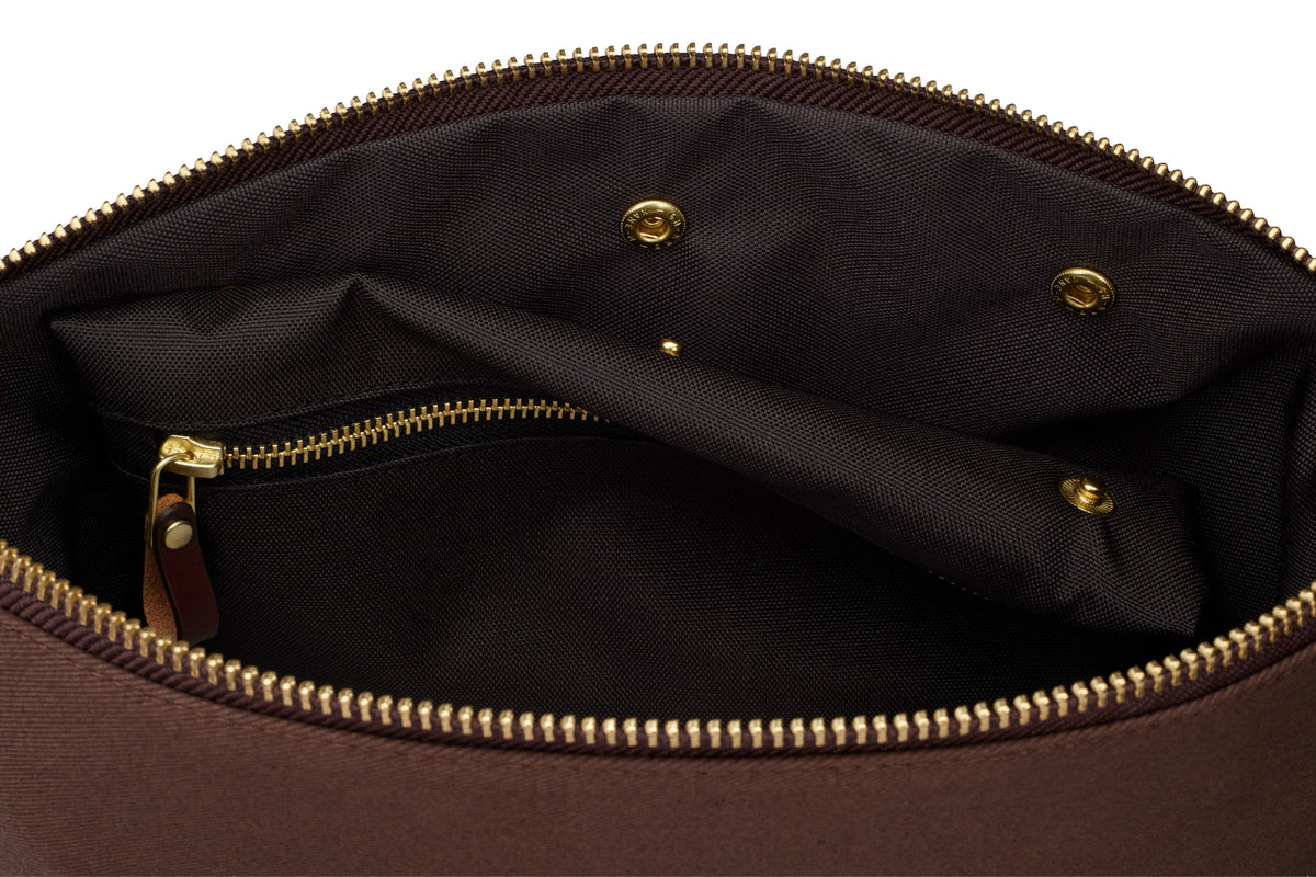 the removable wet compartment of the bennett winch dopp kit