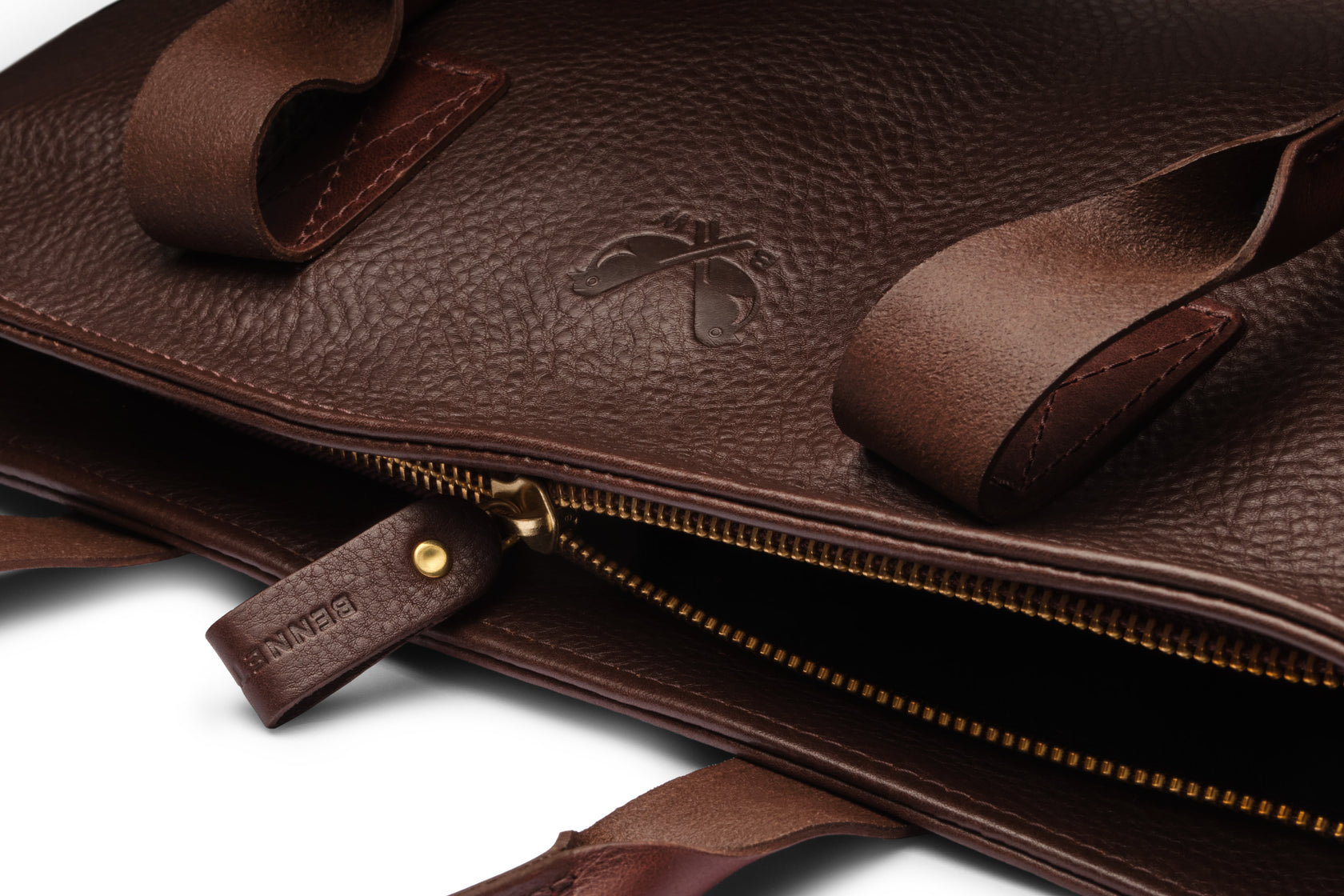 angled view of zipper closure and straps of the tote