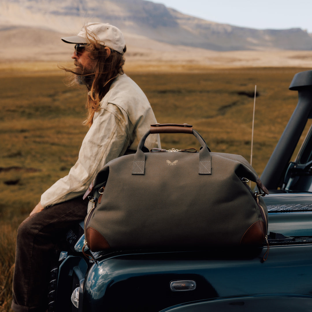 man travelling with the weekend bag lifestyle