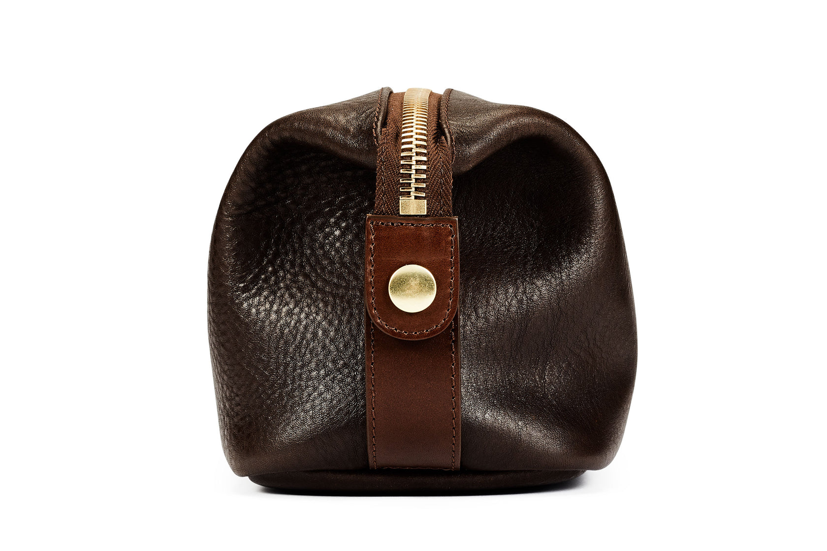 display of well made hardware on luxury wash bag