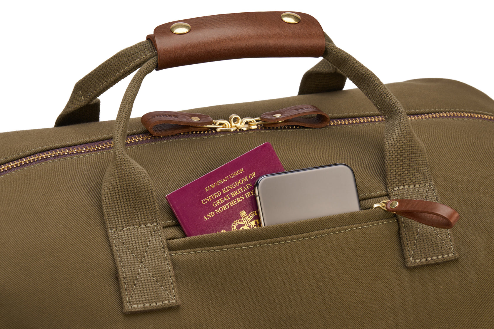 small external pocket to hold essentials on the weekend travel bag