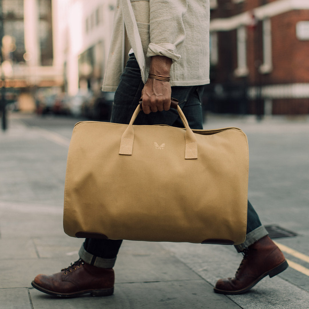 man holding Bennett Winch Suit Carrier Holdall lifestyle