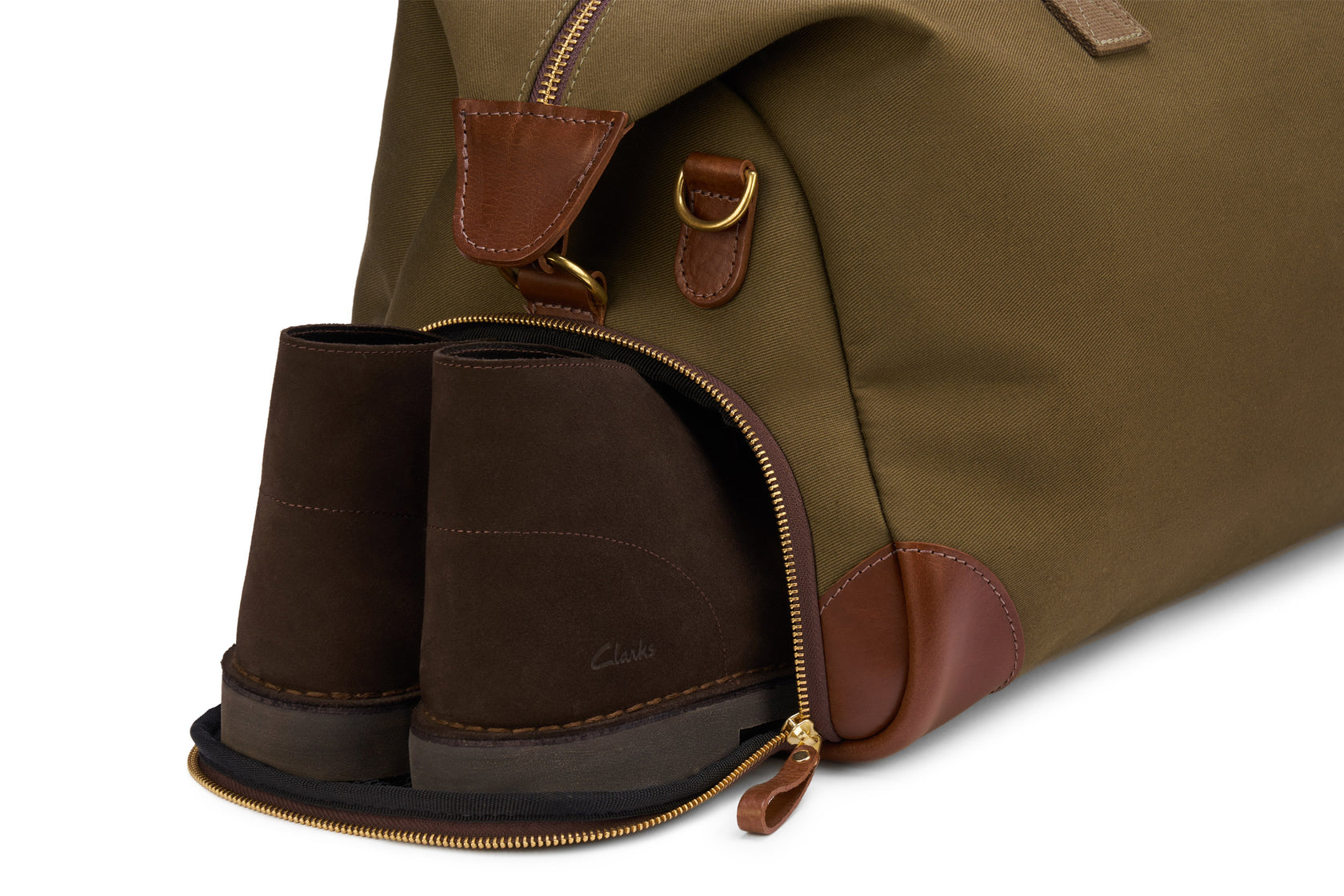 close up of separate shoe compartment in the weekender bag for men
