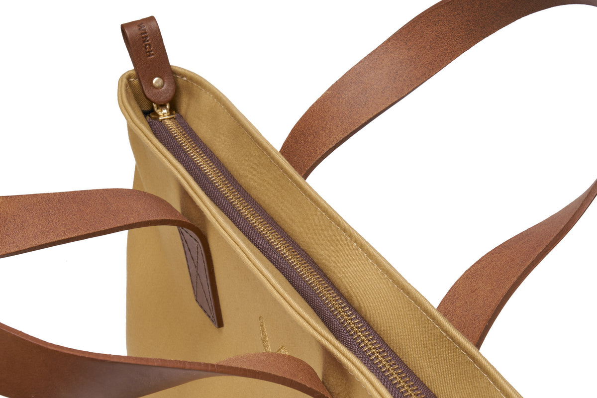 overhead view the tote's zipper top