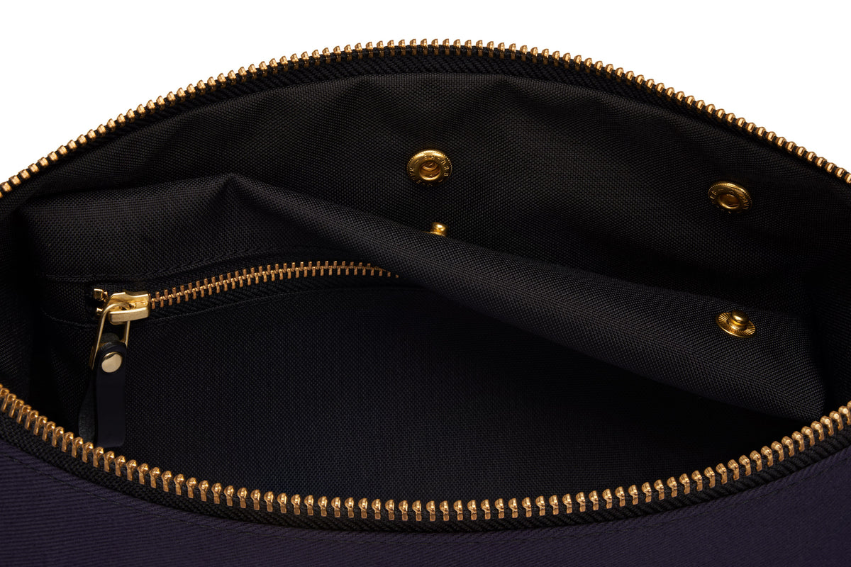 the removable wet compartment of the bennett winch toiletry bag